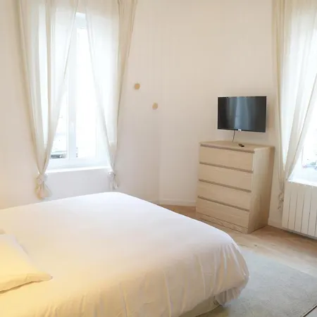 T3 De Charme Situe En Hyper Centre Avec Wifi, Linge, Draps, Savons Et Serviettes Fournis Apartment