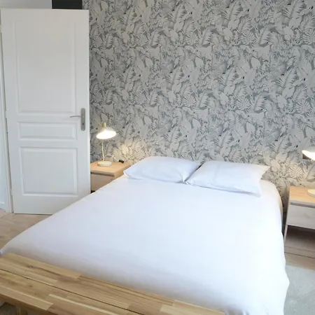 T3 De Charme Situé En Hyper Centre Avec Wifi, Linge, Draps, Savons Et Serviettes Fournis Appartamento Cognac