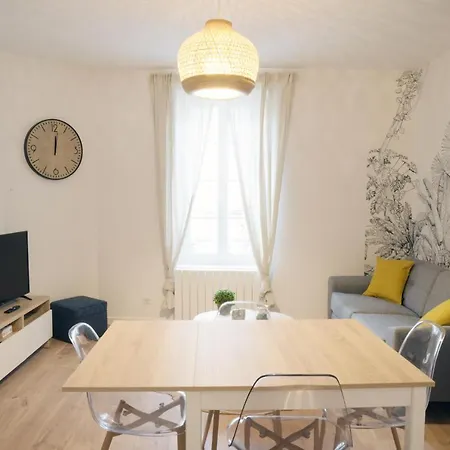 Apartment T3 De Charme Situe En Hyper Centre Avec Wifi, Linge, Draps, Savons Et Serviettes Fournis Cognac