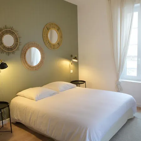 T3 De Charme Situé En Hyper Centre Avec Wifi, Linge, Draps, Savons Et Serviettes Fournis * Cognac