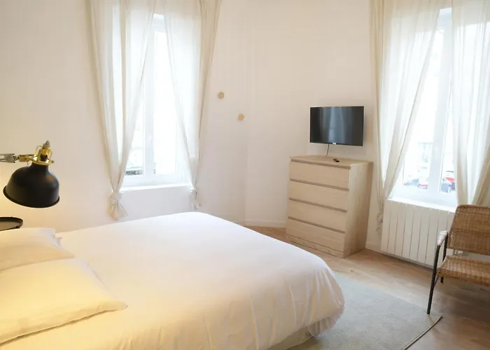 T3 De Charme Situe En Hyper Centre Avec Wifi, Linge, Draps, Savons Et Serviettes Fournis 公寓