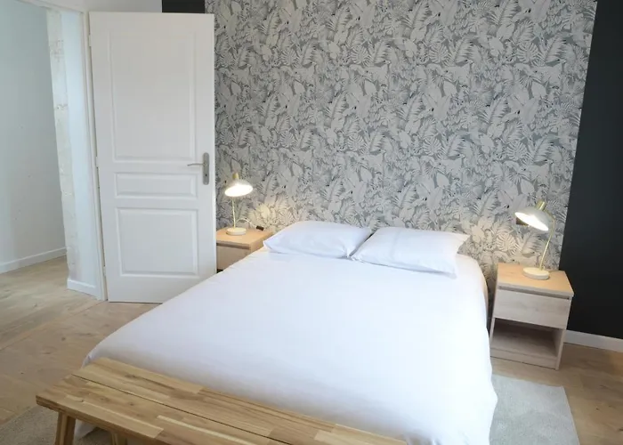 T3 De Charme Situé En Hyper Centre Avec Wifi, Linge, Draps, Savons Et Serviettes Fournis Apartamento Cognac